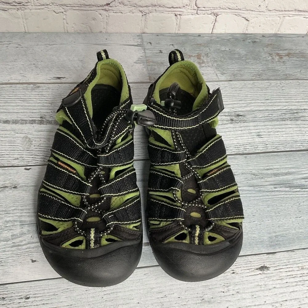 Keen Newport H2 Unisex Kids Green/Black‎ Waterproof Hiking Sandals Size Youth 2